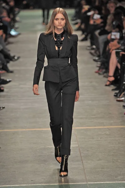 Look 4